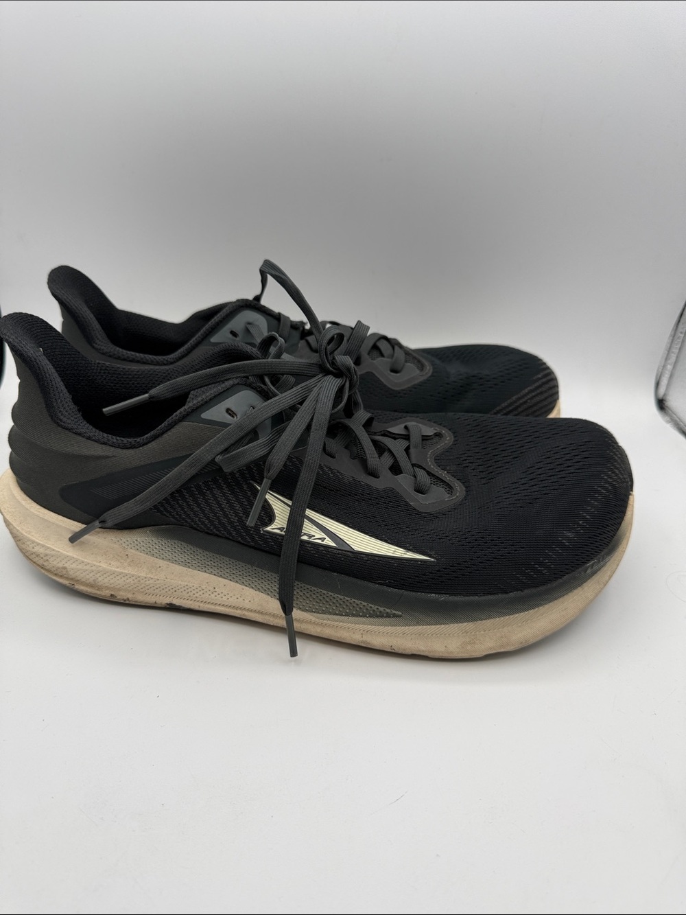 Altra Torin 8 Men's 10.5 Black Running Shoes with Beige Midsole S13